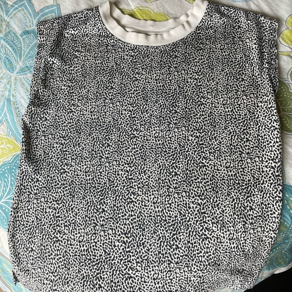 Summer sleeveless animal print shirt. Extra small. - Picture 4 of 6